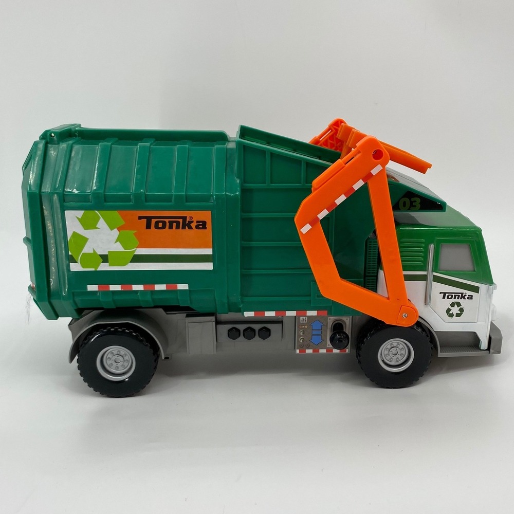 Tonka Mighty Motorized Front Loading Garbage Truck Green White Recycling Toy